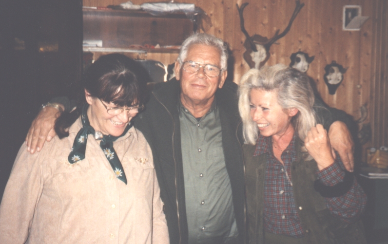 Mit Sabine Wilhelmy und Gerda Isfort in der Jagdhütte in Winderatt